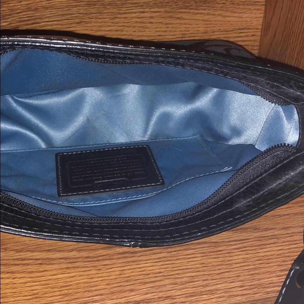Small Coach purse - Picture 4 of 7